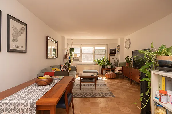 Sold by Rhona Realty | media 5