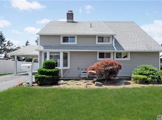 35 Elm Dr W, Levittown, NY 11756