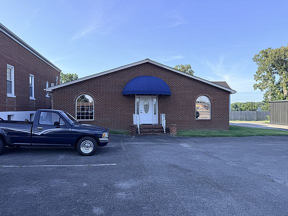 3rd image of 119 E Fort St