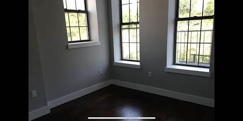 Rented by Delmark Realty LLC | media 8