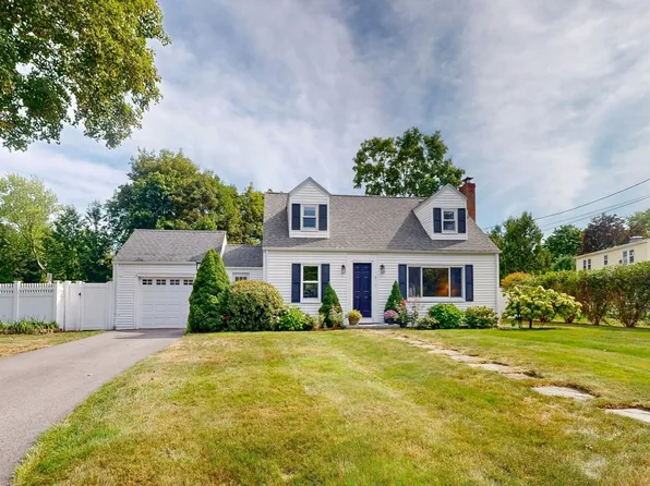3 Remsen Ave, Medfield, MA 02052
