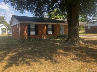 1302 W Murray Ln, Sikeston, MO 63801