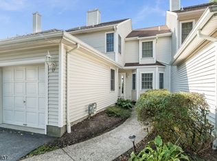 17 Alpine Dr, Lincoln Park, NJ 07035