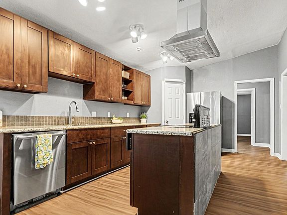 2nd image of 5318 Hemlock Dr