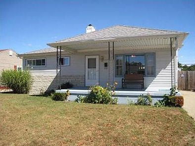 2nd image of 1102 Sussex Dr