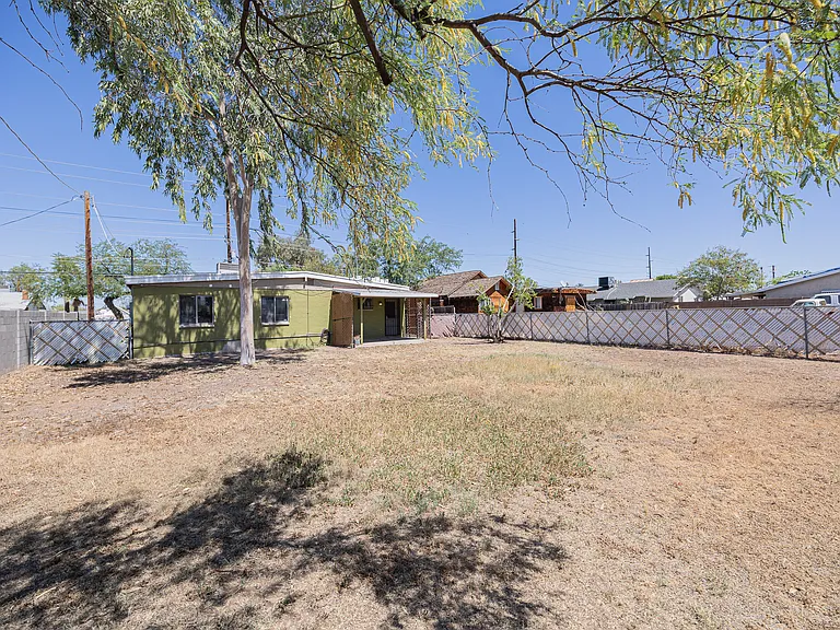 1423 E Virginia Ave — Photo 4