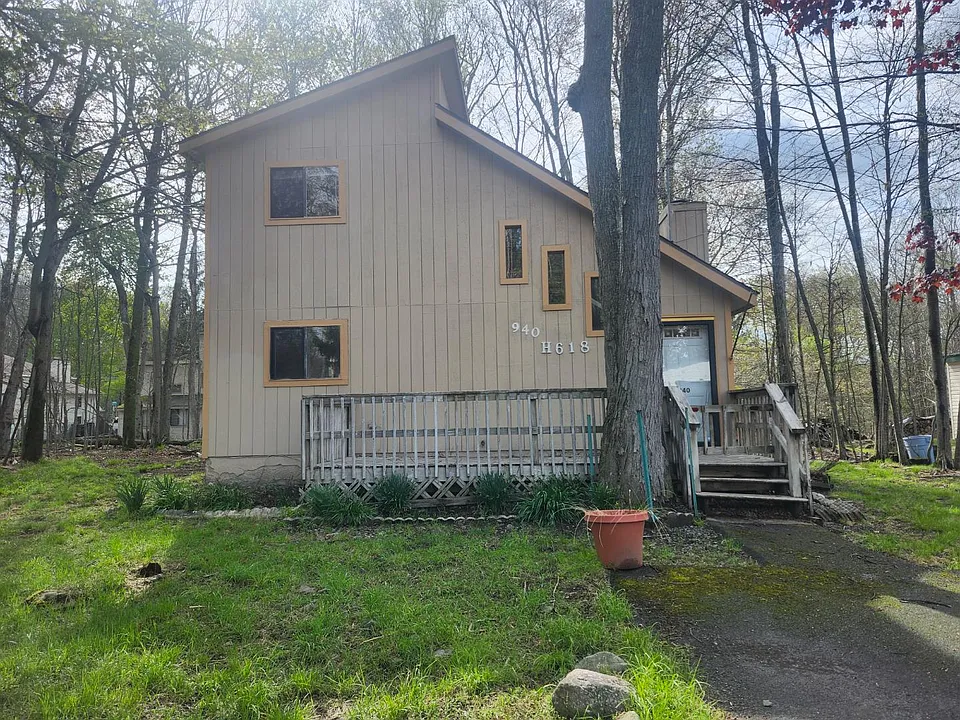 940 Country Place Dr