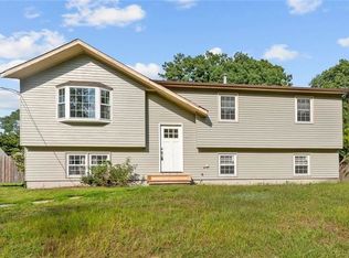 20 Moulton Cir, Warwick, RI 02886