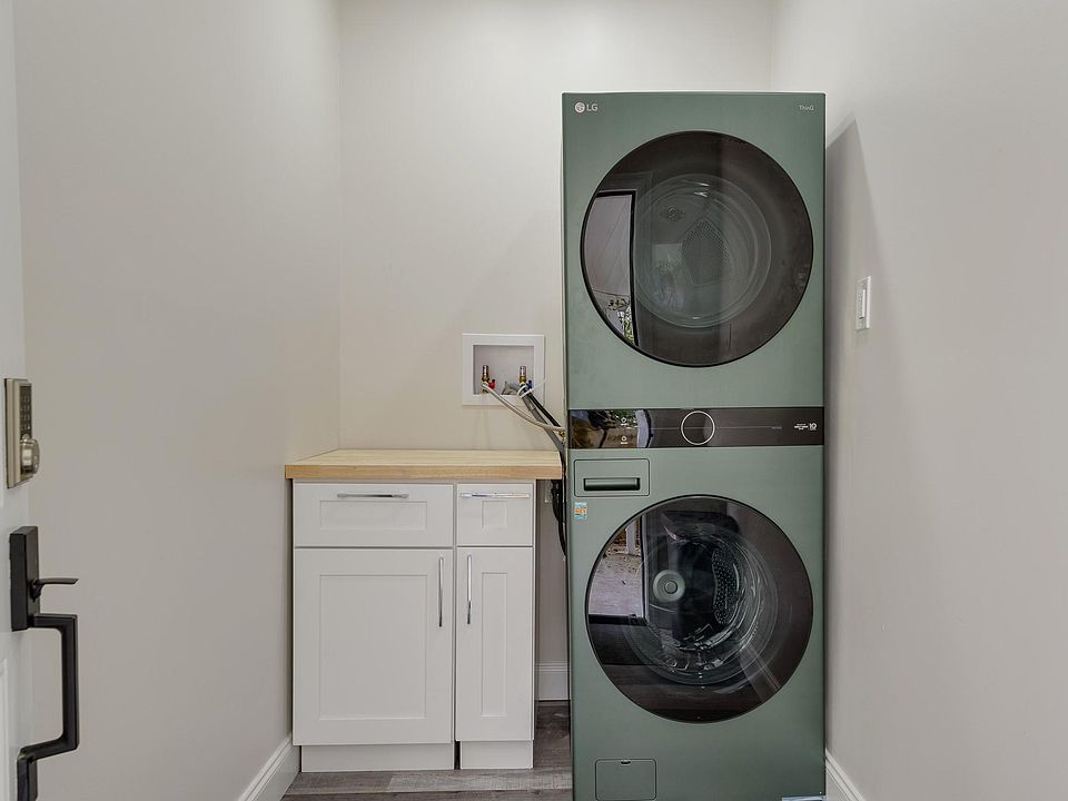 1st image of 656 15th Ave NE #4