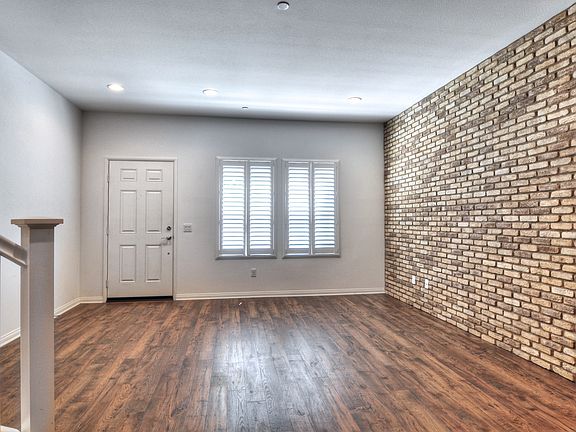 5th image of 115 E Commercial St