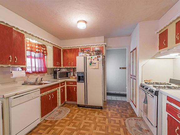 4th image of 1044 SW 64th St