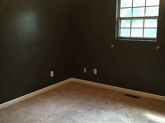 4th image of 667 Blackberry Ln