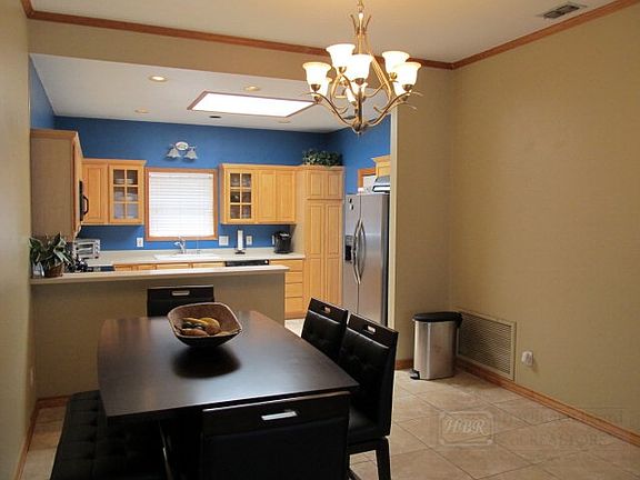 4th image of 409 Jennifer Ct