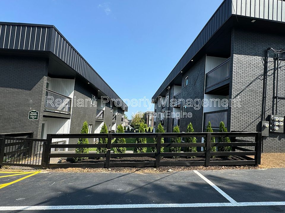 1st image of 209 Lakeshore Dr #2