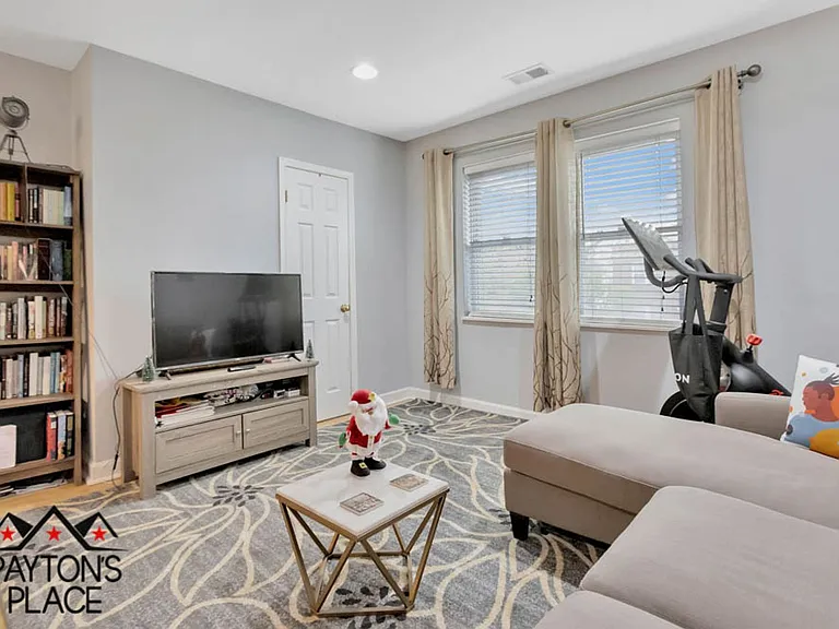 1658 W Virginia Ave NE #201 — Photo 10