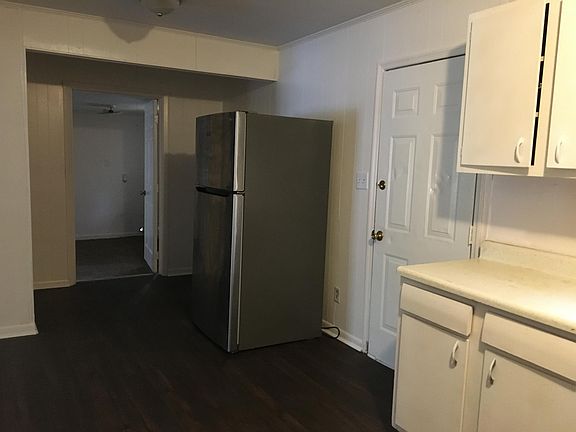 2nd image of 813 Woodlawn Dr
