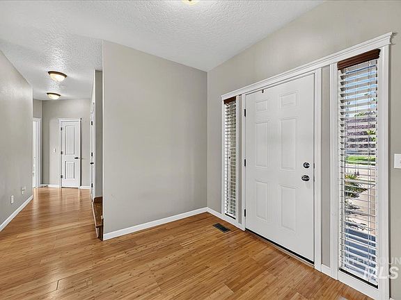 5th image of 1716 S Oakley Ave
