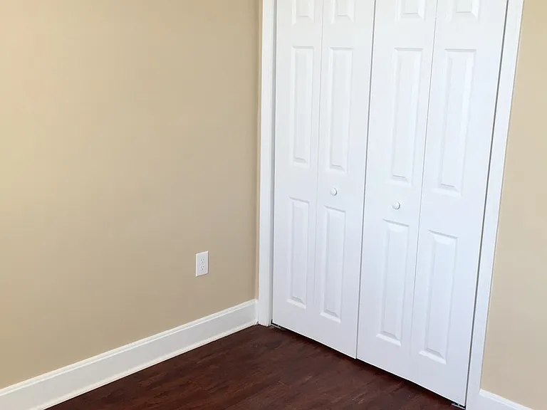 Huntington Apartments — Photo 33