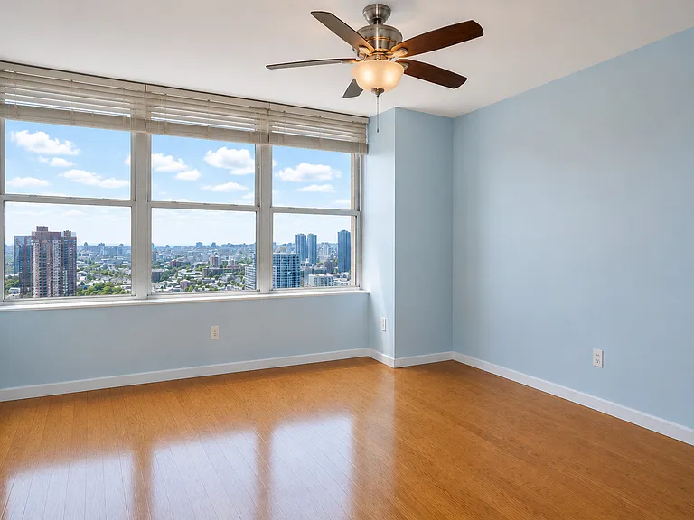 655 W Irving Park Rd #5003 — Photo 17