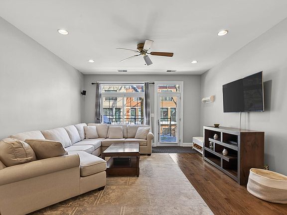2nd image of 1812 S Dearborn St #11