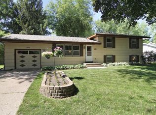 2692 Mayer Ln N, Maplewood, MN 55119