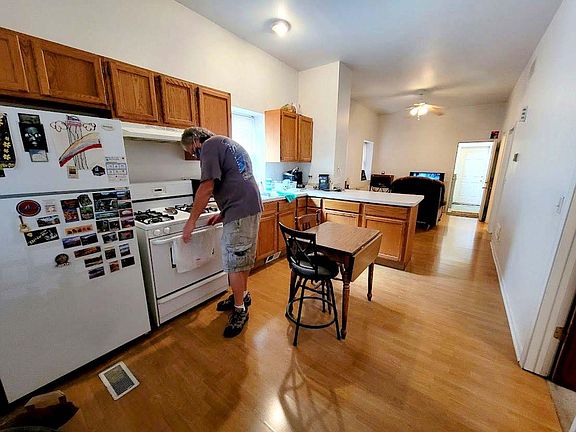 2nd image of 3443 S Union Ave #1RR