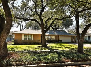 5611 Whitehaven St, Bellaire, TX 77401