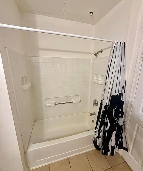 1060 S 3rd St #316 - Shower_12152025