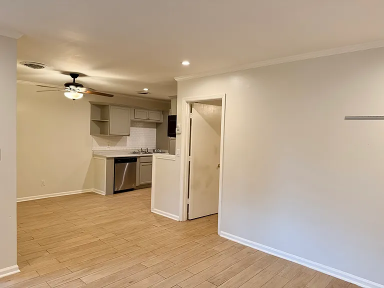 5 Saint Clair St #B — Photo 4