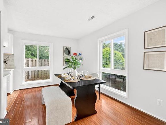 3rd image of 301 Reneau Way