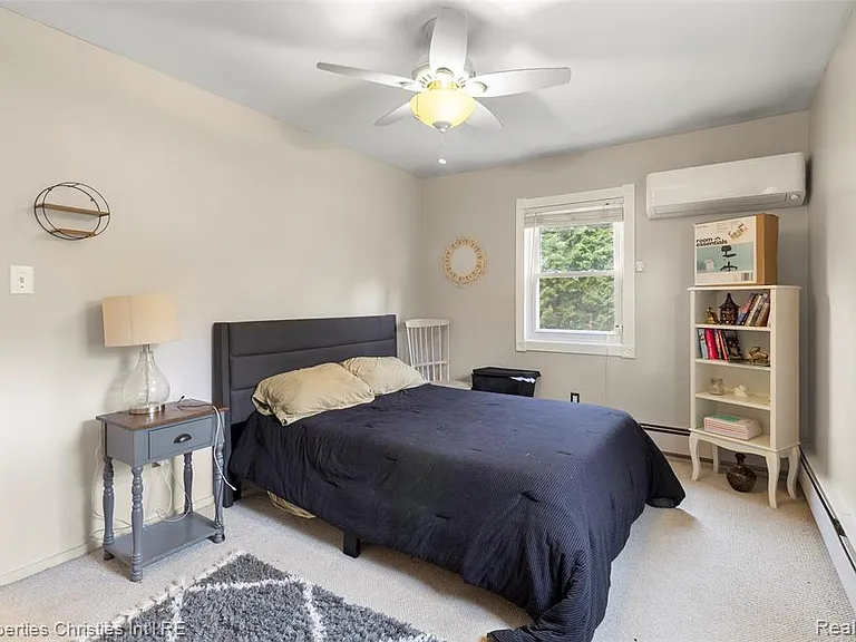 16219 Elizabeth St — Photo 19