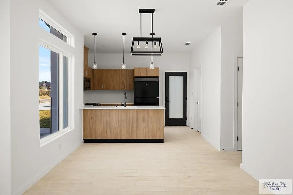 2 bed, 2.0 bath, 996 sqft, $1,650 — Photo 3