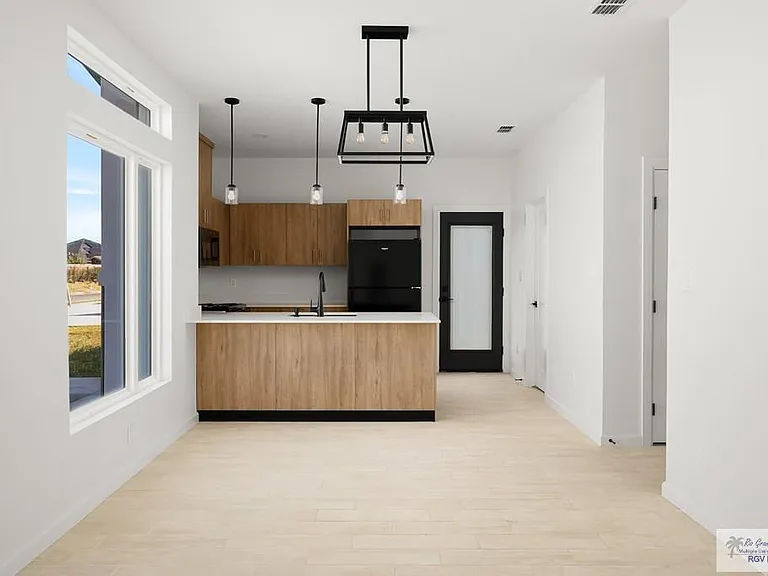 3516 Hidalgo St #B-2 — Photo 4