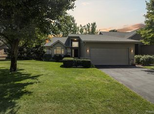 935 Mildred J Ct, Brighton, MI 48116