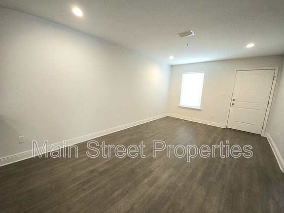 3rd image of 313 N Navy Blvd #1B