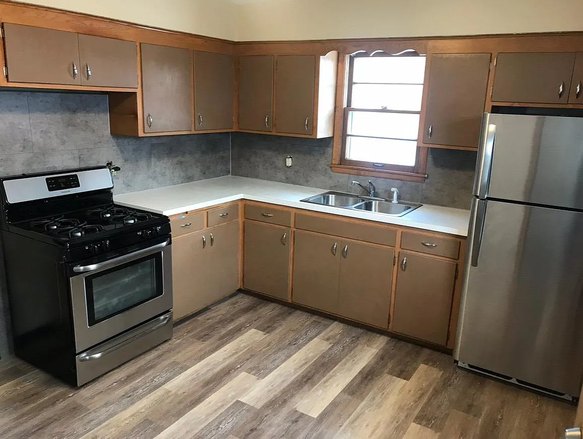 3 bed, 1400 sqft, $2,400 — Photo 3