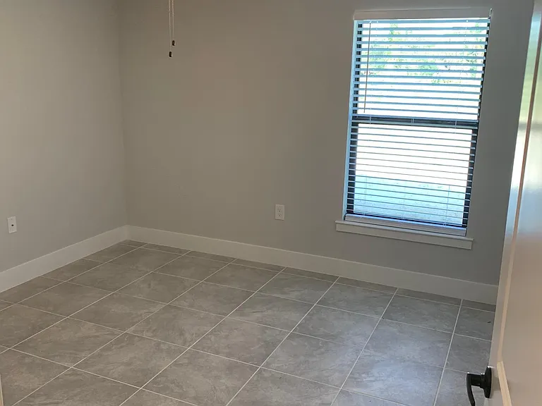 871 Garland St E — Photo 19