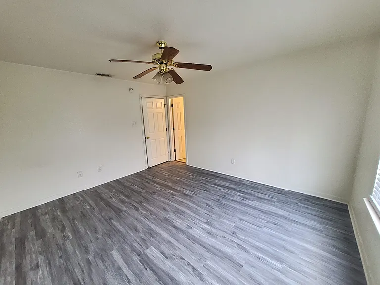 4211 Thunder Creek Dr — Photo 15