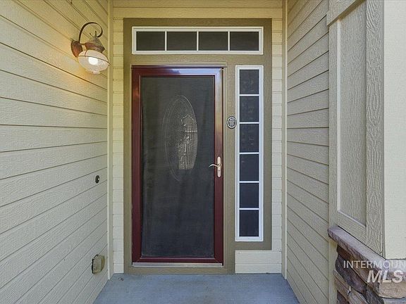 3rd image of 940 S Sockeye Way