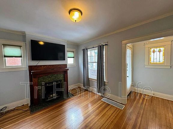 5th image of 1058 Saint Paul St