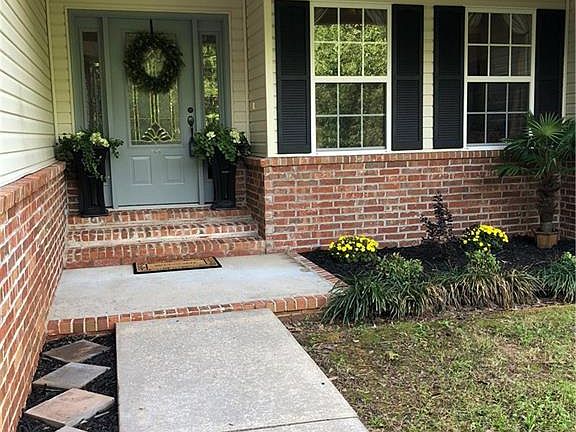 3rd image of 25 Dickenshire Dr