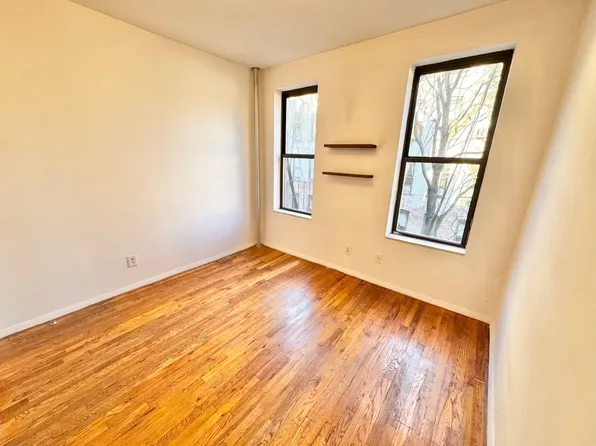 35 Carmine Street image 4 of 12