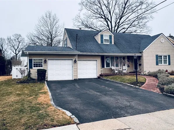 71 Home Street, Malverne, NY 11565