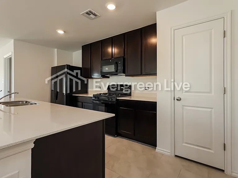 10924 SW 22nd St — Photo 7
