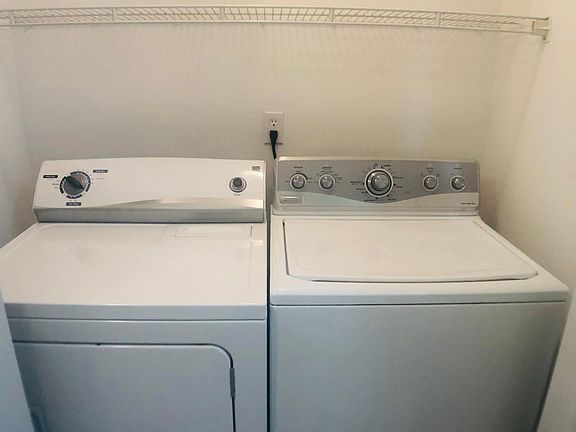 4th image of 225 Hillsboro Pl
