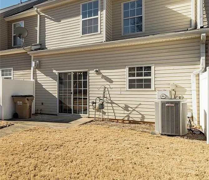 520 Dragonfly Ct — Photo 2