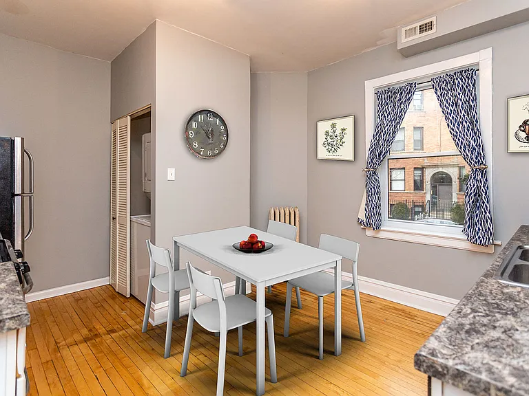 923 W Sheridan Rd #1 — Photo 4