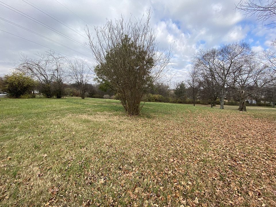 2nd image of 604 Alta Loma Rd