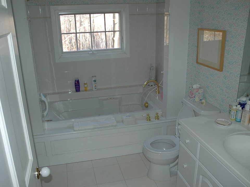 2nd image of 47 Upper Kent Hollow Rd