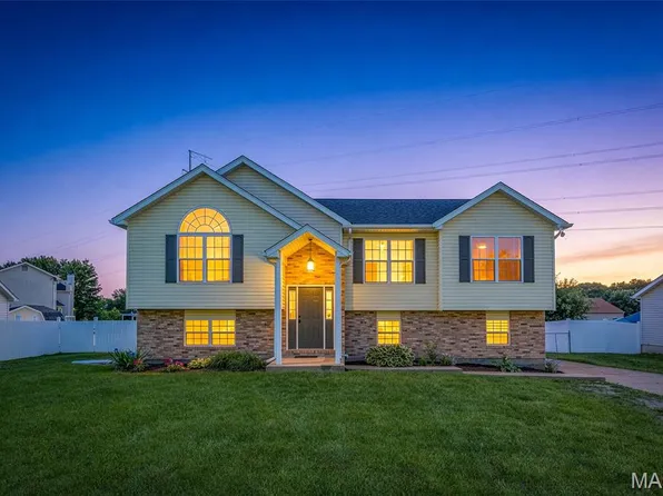 4204 W Rock Creek Rd, High Ridge, MO 63049